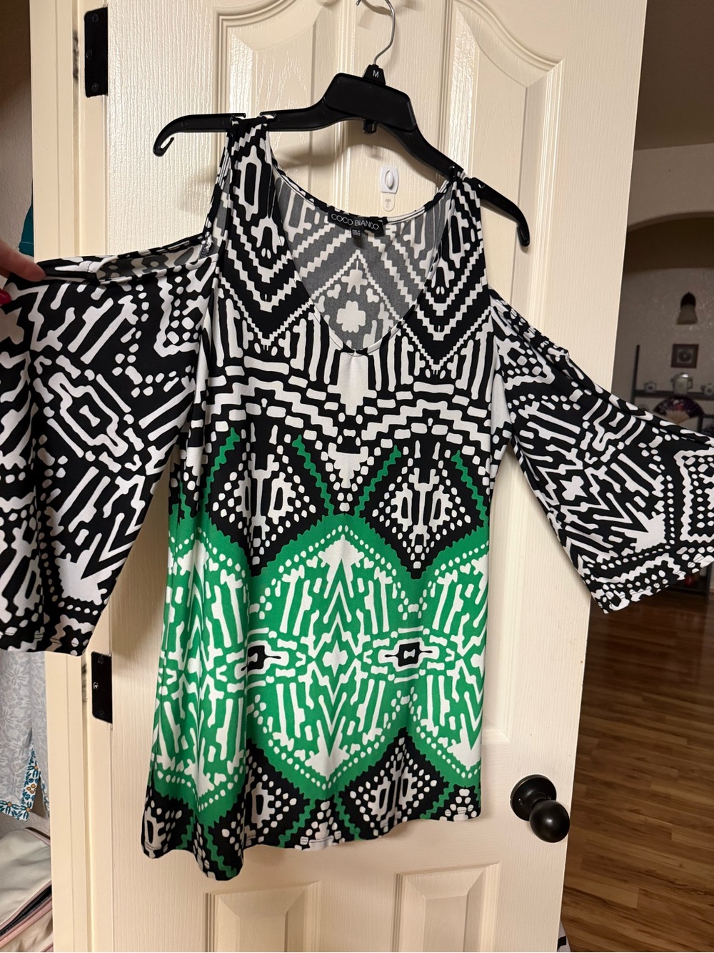 Coco Bianco Black, White & Green Cold-Shoulder Geometric Tunic